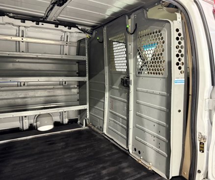 Used 2018 Chevrolet Express 3500 image 18