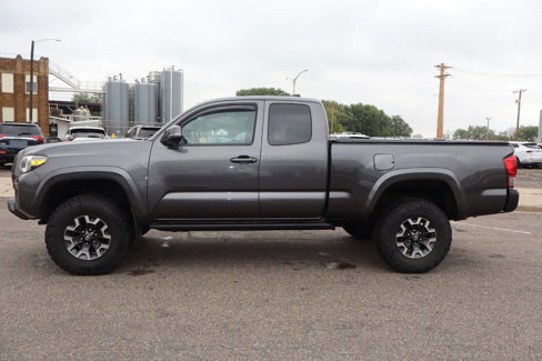 Used 2017 Toyota Tacoma TRD Off-Road image 8
