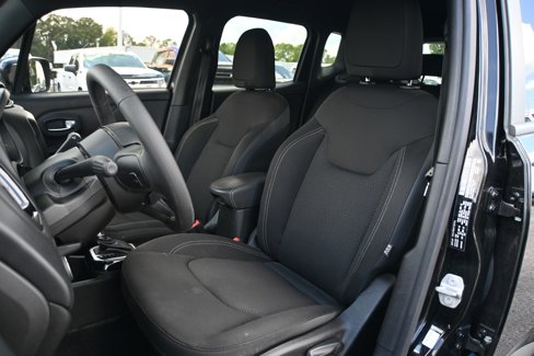 Used 2022 Jeep Renegade Altitude image 7