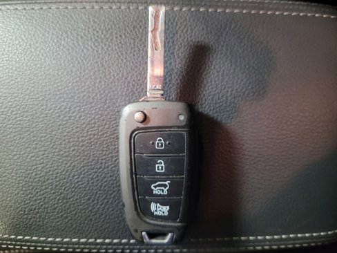 Used 2018 Hyundai Elantra GT image 32
