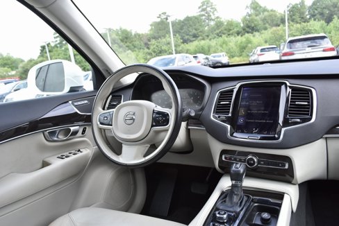 Used 2018 Volvo XC90 T6 Momentum w/ Convenience Package image 19