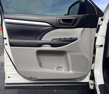 Used 2016 Toyota Highlander LE image 12