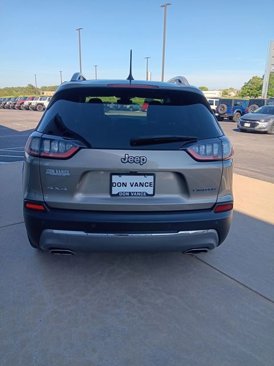 Used 2021 Jeep Cherokee Limited image 5