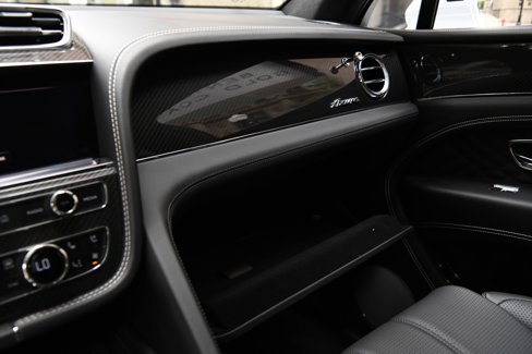 Used 2024 Bentley Bentayga image 19