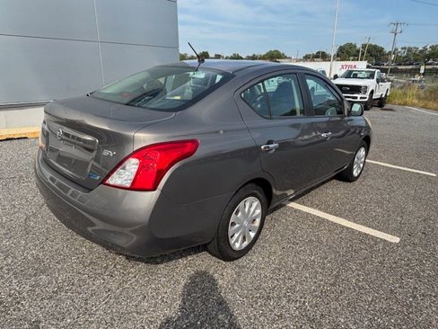 Used 2012 Nissan Versa SV w/ Convenience Pkg image 2