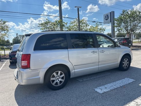 Used 2010 Chrysler Town & Country Touring w/ Family Value Group image 6
