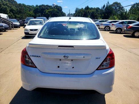 Used 2018 Nissan Versa SV image 9
