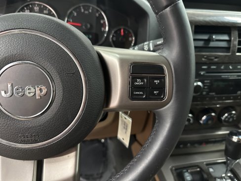 Used 2012 Jeep Liberty Limited image 18