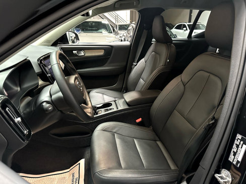 Used 2024 Volvo XC40 B5 Core w/ Climate Package image 16