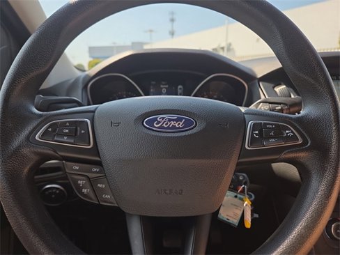 Used 2017 Ford Focus SEL image 11