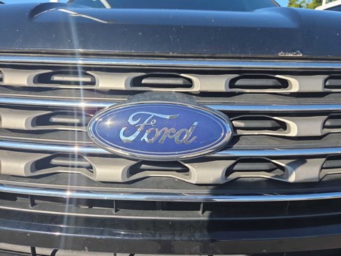 Used 2016 Ford Explorer XLT w/ Equipment Group 202A image 11