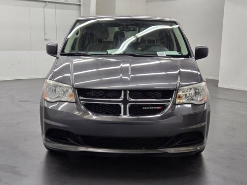 Used 2017 Dodge Grand Caravan SE w/ UConnect Hands-Free Group image 5