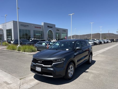 Used 2023 Kia Sorento LX image 4