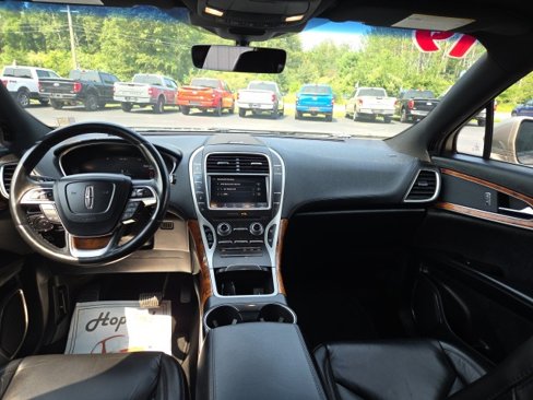 Used 2019 Lincoln Nautilus Select image 14