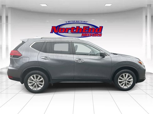Used 2020 Nissan Rogue SV image 2