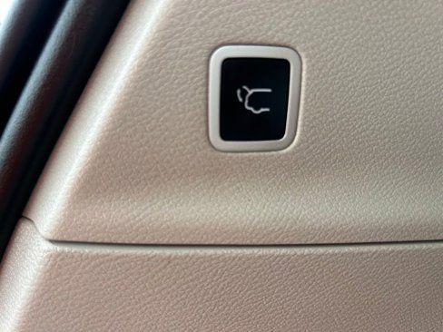 Used 2023 Chrysler Pacifica Touring-L image 39