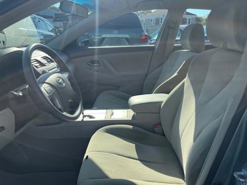 Used 2010 Toyota Camry LE image 5