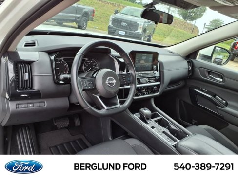 Used 2022 Nissan Pathfinder SV image 16