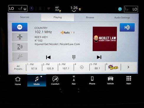 Used 2024 Chrysler Pacifica Select image 21