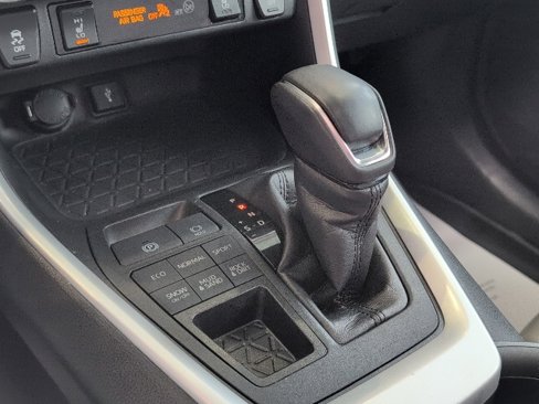 Used 2020 Toyota RAV4 XLE Premium image 38