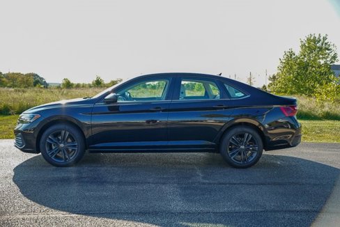 Certified 2023 Volkswagen Jetta SE image 22