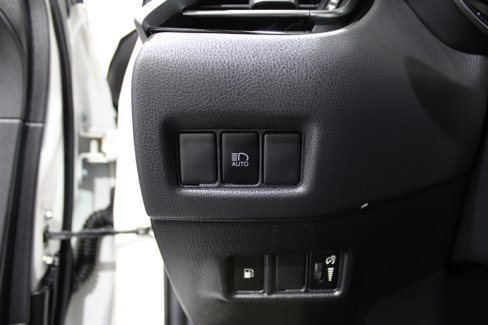 Used 2020 Toyota C-HR LE image 9