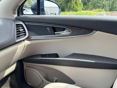 Used 2017 Lincoln MKX Reserve image 20