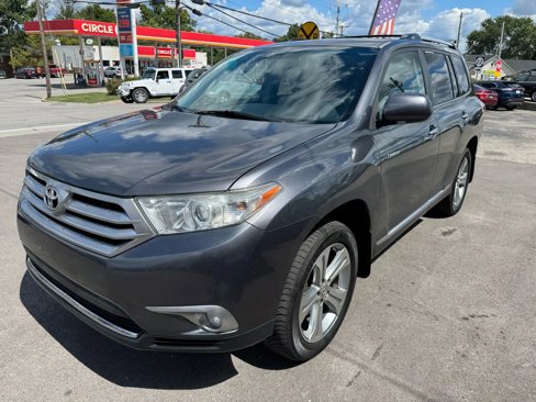Used 2011 Toyota Highlander Limited w/ Tow Pkg image 4