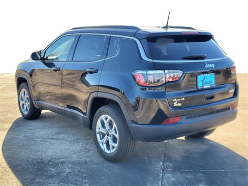 New 2025 Jeep Compass Latitude image 3