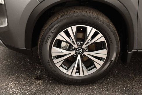 Used 2023 Nissan Rogue SV image 2