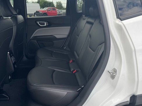 New 2025 Jeep Compass Limited image 11
