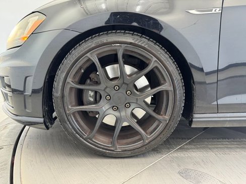 Used 2017 Volkswagen Golf R 4-Door image 9