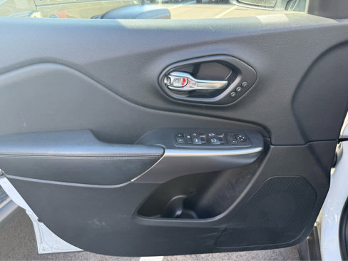 Used 2021 Jeep Cherokee Limited image 4