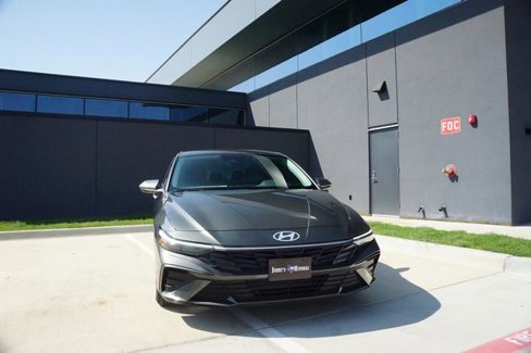 New 2025 Hyundai Elantra SE image 2