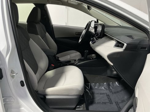 Used 2022 Toyota Corolla LE image 32