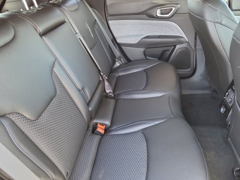 New 2025 Jeep Compass Latitude image 18