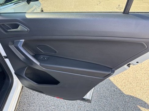 Certified 2021 Volkswagen Tiguan SE w/ Panoramic Sunroof Package image 20