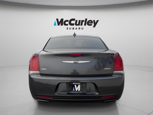 Used 2018 Chrysler 300 S w/ 300S Premium Group image 4