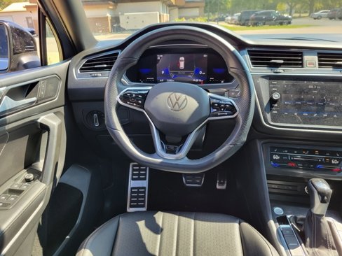 Used 2022 Volkswagen Tiguan SE R-Line image 13