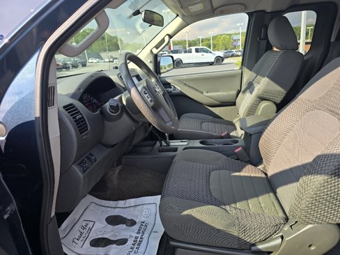 Used 2013 Nissan Frontier SV image 9