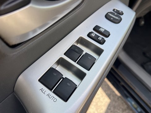 Used 2013 Toyota Prius V image 12