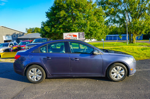 Used 2014 Chevrolet Cruze LS image 2