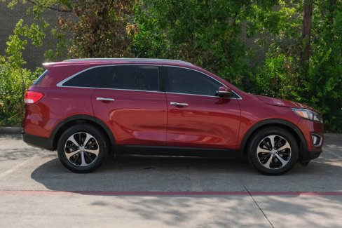 Used 2017 Kia Sorento EX image 9