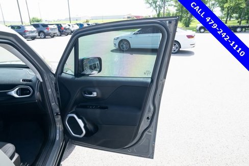 Used 2020 Jeep Renegade Latitude image 14