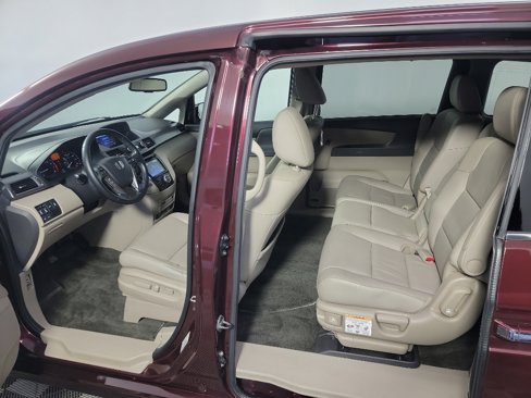 Used 2014 Honda Odyssey Touring Elite image 16