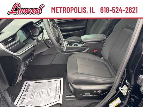 Used 2024 Jeep Grand Cherokee Laredo X image 17