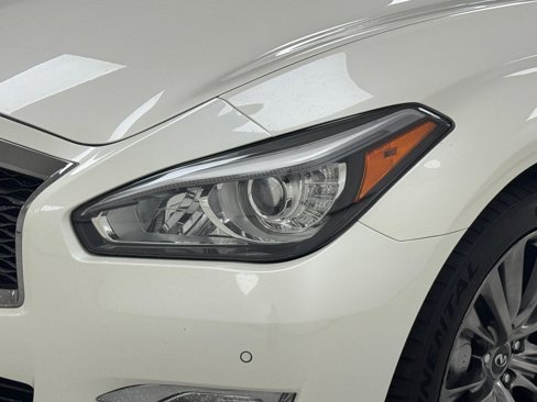 Used 2019 INFINITI Q70 Luxe image 37