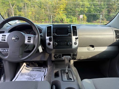 Used 2016 Nissan Frontier SV image 10