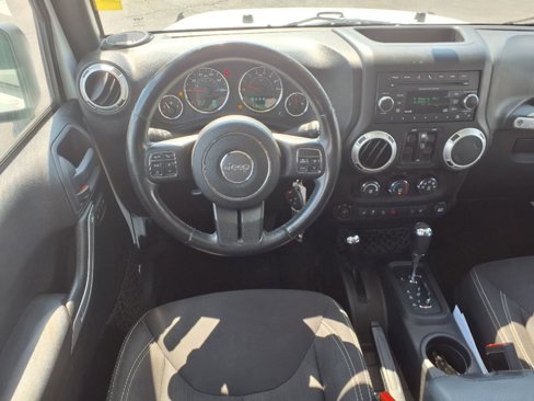 Used 2015 Jeep Wrangler Unlimited Sahara w/ Connectivity Group image 9