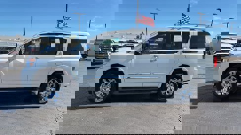 Used 2015 Nissan Armada Platinum w/ 2nd Row Captain Seat Package image 5